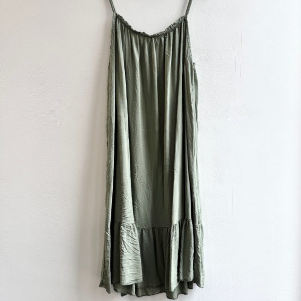 VESTIDO MIDI VOLANTES VERDE